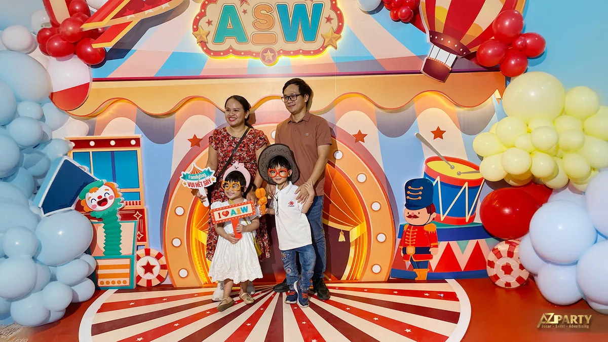 Photobooth ASW Family Circus Fest 2026 với phụ kiện chụp hình cho gia đình