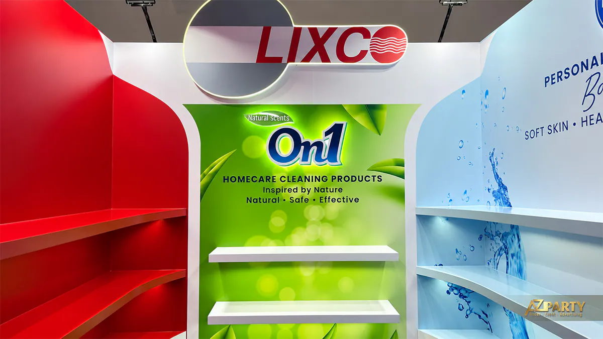 Khu nhận diện On1 màu xanh lá đặt giữa gian hàng với logo LIXCO phía trên