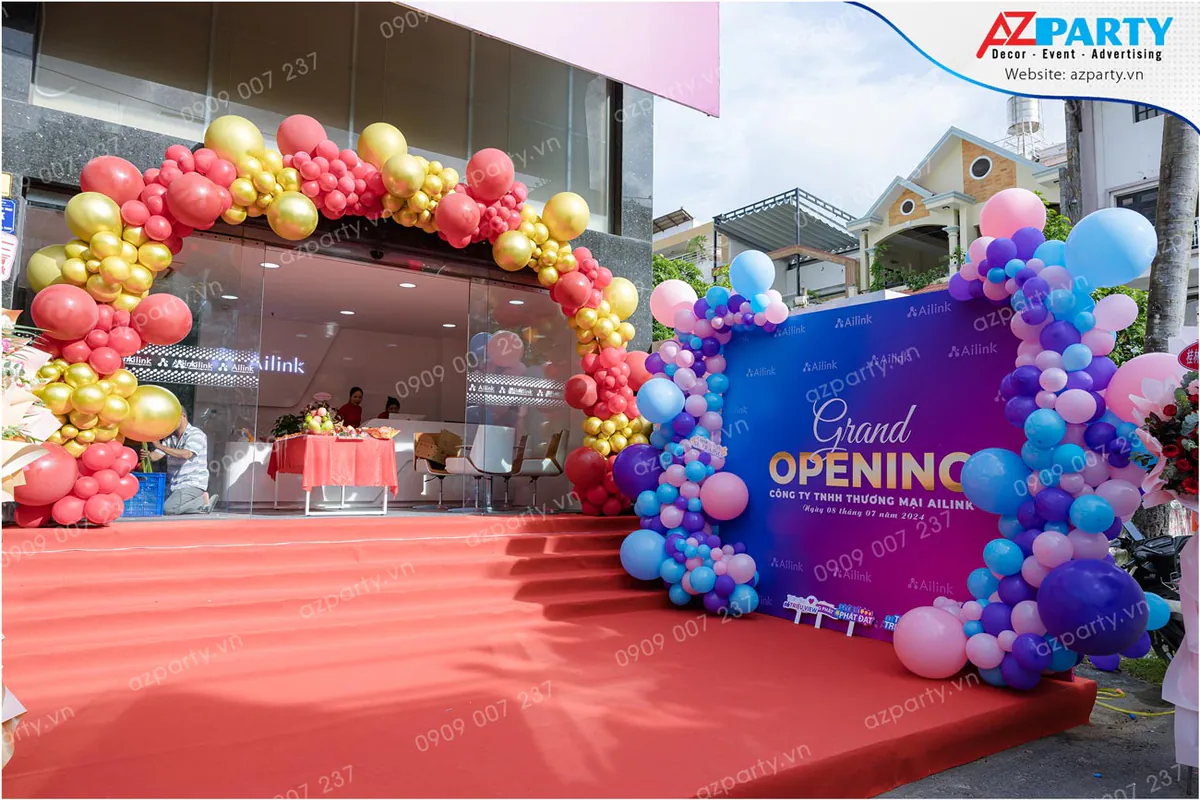 Cổng bong bóng rực rỡ và backdrop Grand Opening tại lễ khai trương công ty Ailink Bình Thạnh