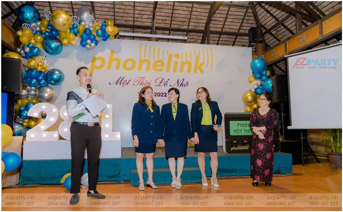 MC phát biểu khai mạc chương trình họp mặt kỷ niệm Phone Link