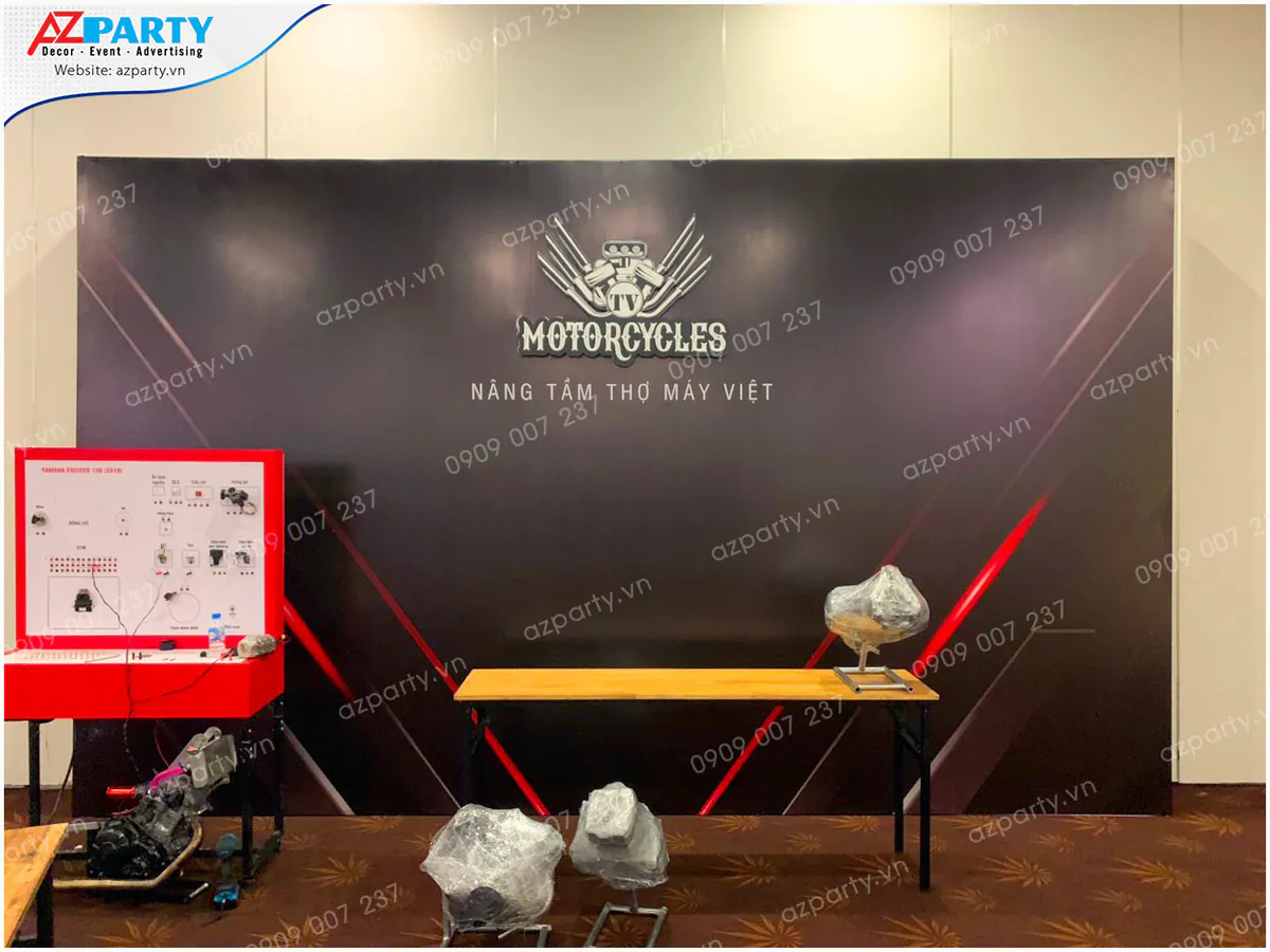 một booth khác với tone màu đen chất liệu hiflex