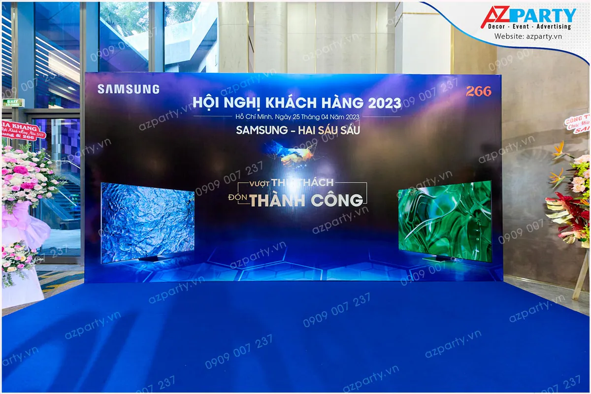 Toàn cảnh photo booth của Samsung hội nghị khách hàng năm 2023, booth được thiết kế với tone màu xanh nổi bật