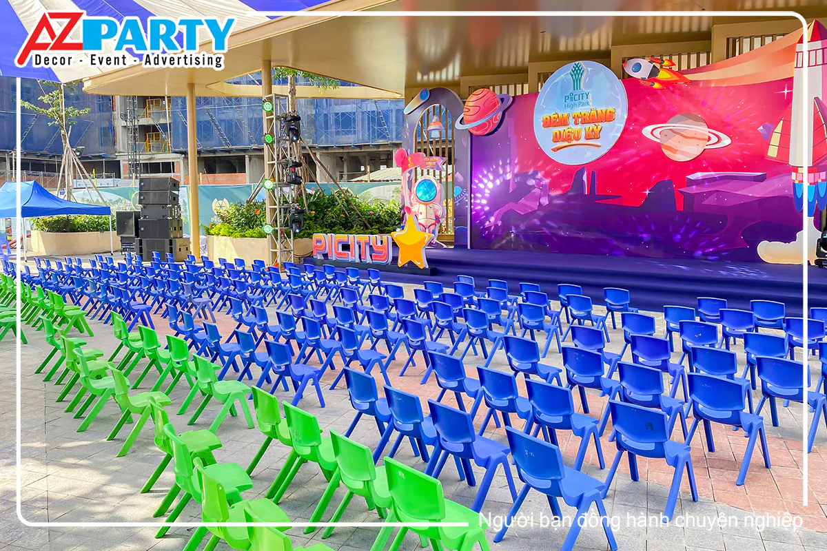 Khu vực sảnh ngoài trời chung cư Picity High Park được set up nhiều bàn ghế cho cư dân tham gia tiệc trung thu.