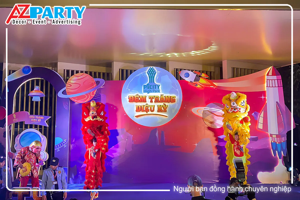 Màn múa lân khai hội rộn ràng tiếng trống vang lên kết thúc đêm hội trăng rằm Picity High Park.