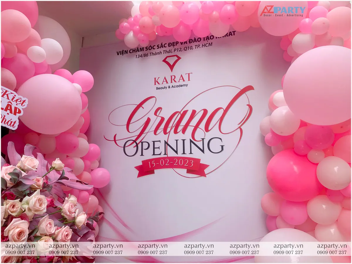 Thiết kế chữ Grand Opening tinh tế trên backdrop khai trương spa Karat.