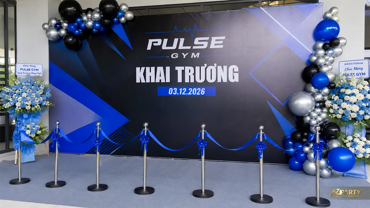 Sân khấu khai trương Pulse màu xanh đen và khối hình học