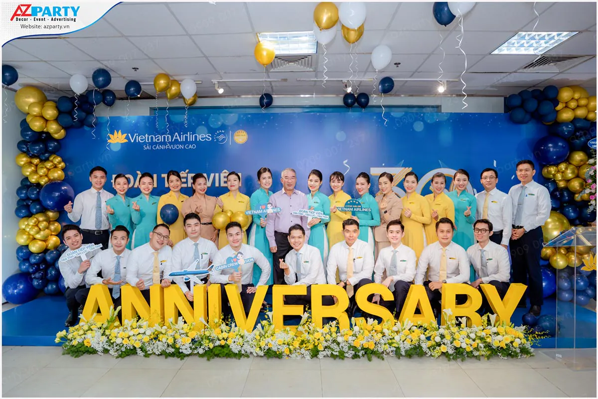 Tập thể tiếp viên hàng không Vietnam Airlines tại lễ kỷ niệm 30 năm