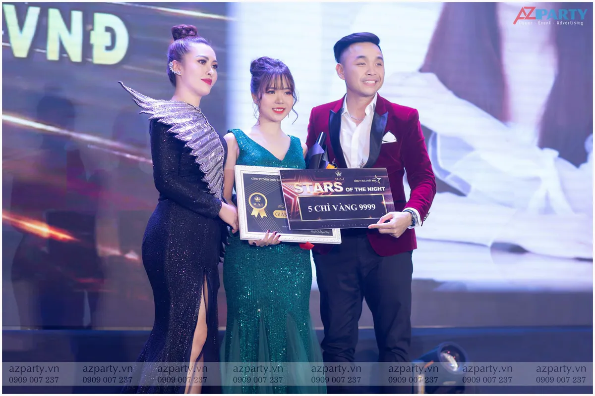 Vinh danh và trao giải thưởng 5 chỉ vàng 9999 cho cá nhân xuất sắc