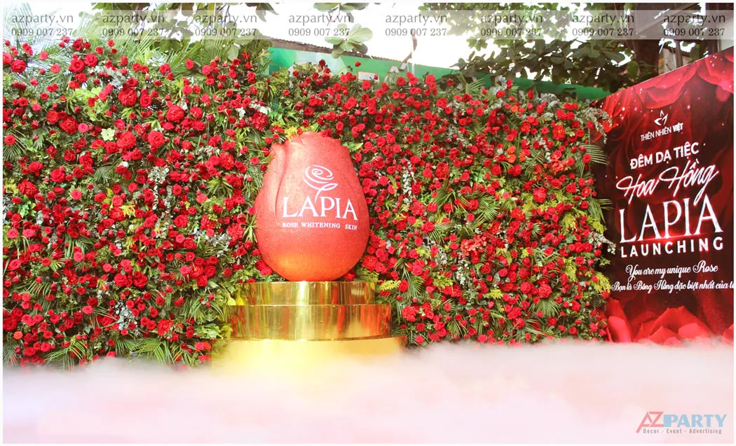 Tiểu cảnh bức tường hoa hồng và mô hình nụ hồng Lapia sang trọng