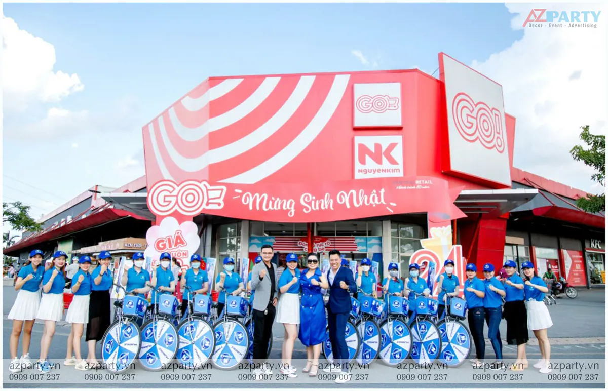 Sự kiện roadshow xe đạp quảng bá thương hiệu Humnile Group trước siêu thị GO Nguyễn Kim