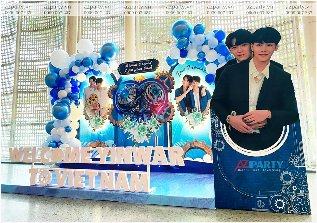 Góc chụp bên phải của booth fanmeeting cặp đôi YinWar - Be In Love