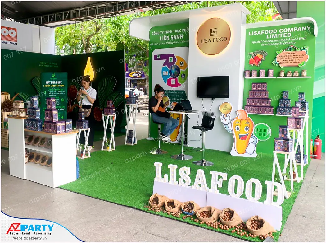Góc chụp bên phải của booth Lisa Food