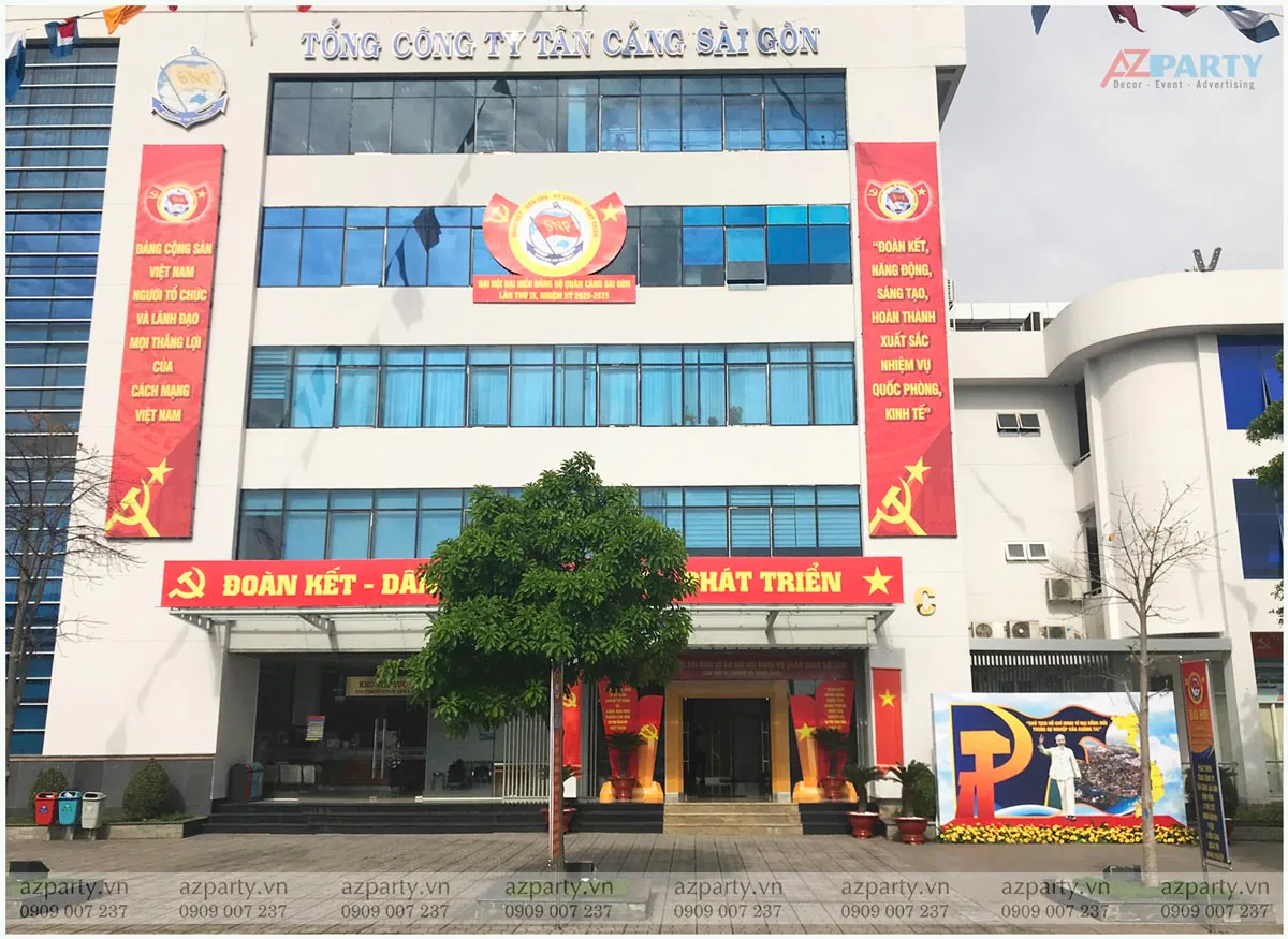 Trang trí khánh tiết cổng chính tòa nhà Tổng công ty Tân Cảng Sài Gòn