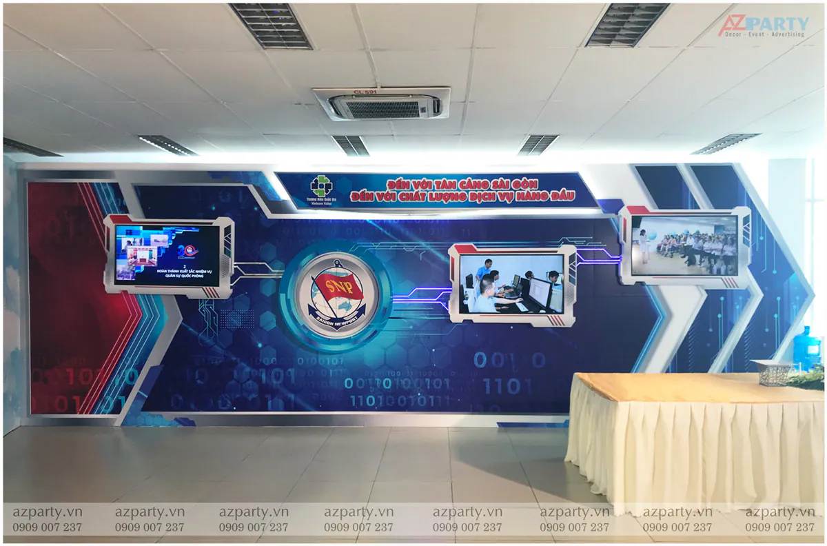 Vách panel trưng bày thành tựu dịch vụ công nghệ cảng biển