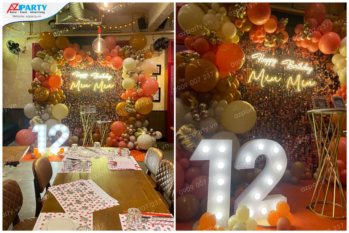 Bàn tiệc sinh nhật được set up sang trọng hướng về phía sân khấu có trang trí backdrop sequin và số 12 đèn marquee lung linh.