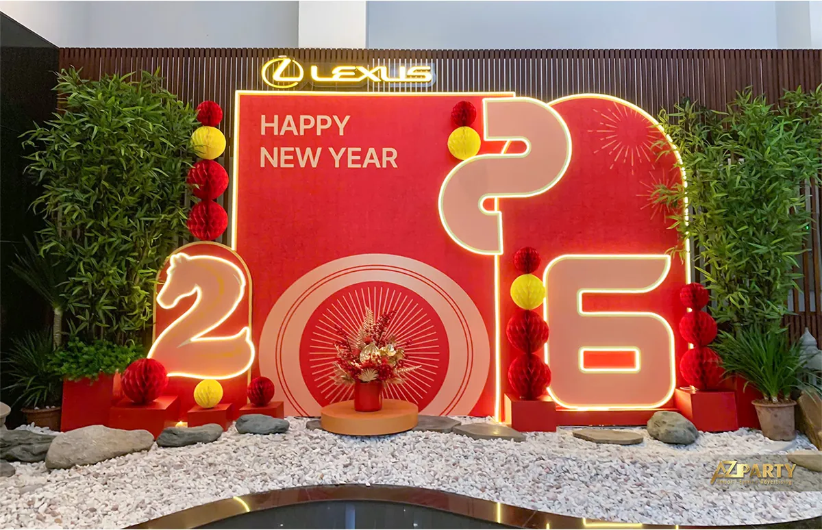 Toàn cảnh tiểu cảnh Tết 2026 tại showroom Lexus 264 Trần Hưng Đạo, TP.HCM