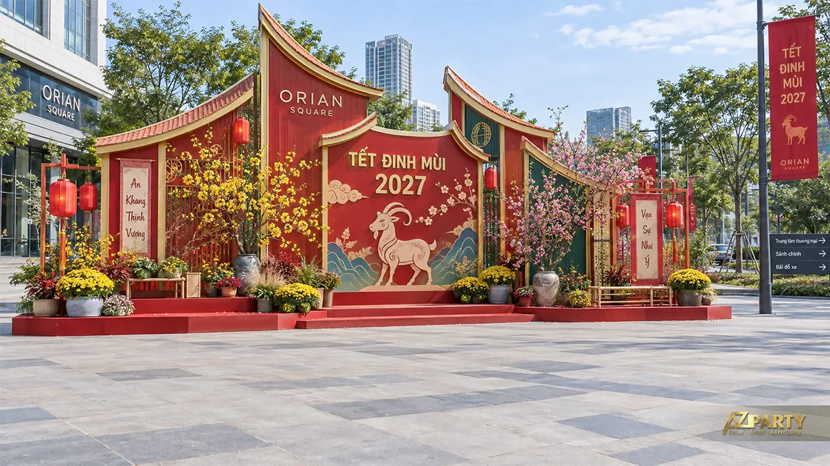 Phố thương mại với backdrop mái cong, đèn lồng đỏ và chậu hoa xuân