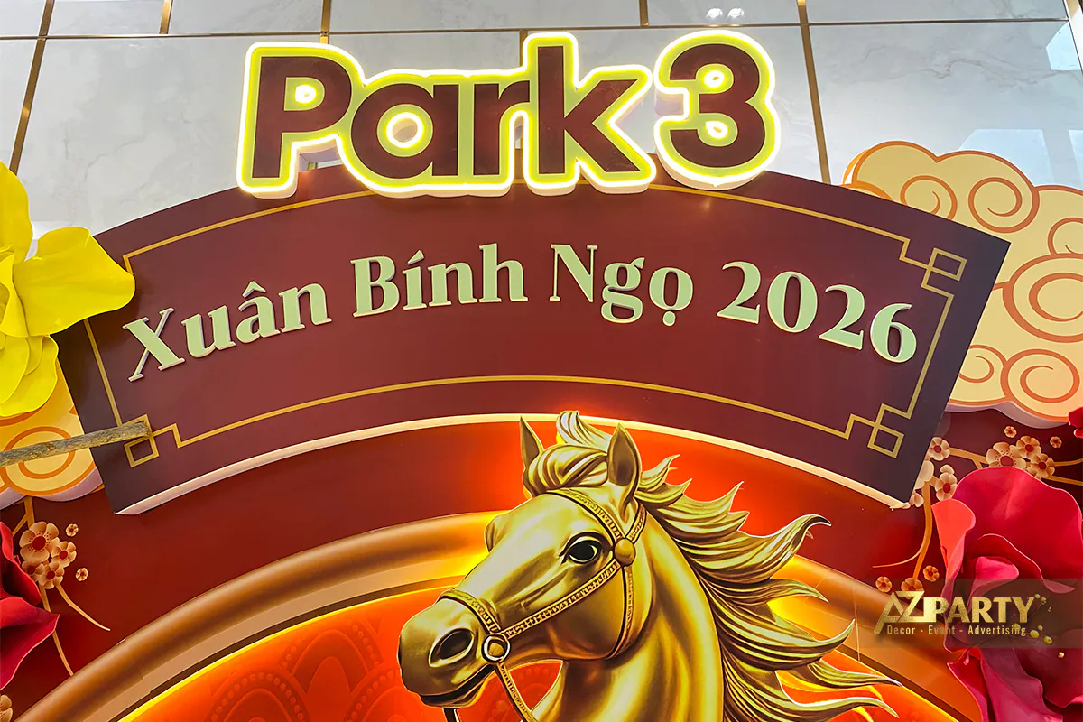 Backdrop tiểu cảnh trang trí Tết Xuân Bính Ngọ 2026 tại Park 3 với mô hình ngựa vàng và bảng chữ nổi bật