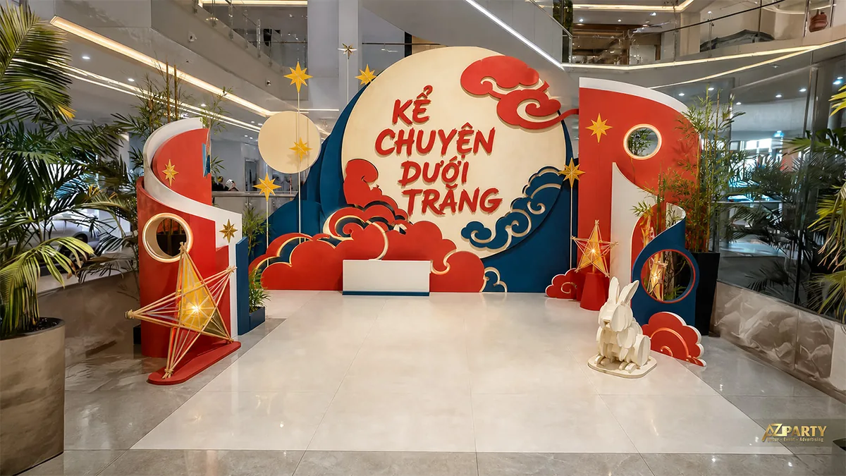 Vách kể chuyện dưới trăng đỏ xanh