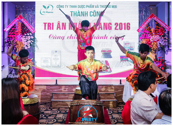 Tiết mục đánh trống hội sôi động chào mừng quý khách mời đến tham dự sự kiện tri ân của TC Pharma.
