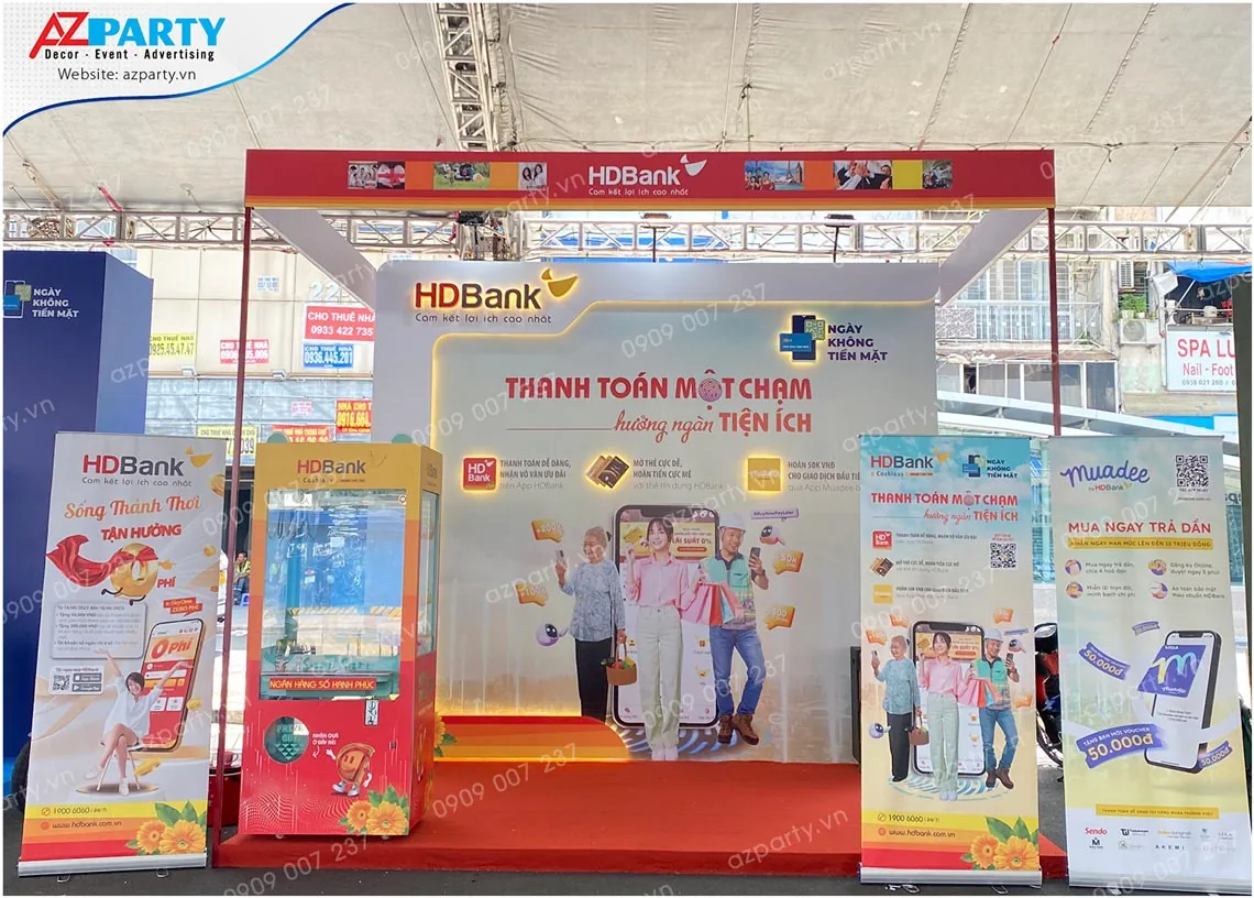 Toàn cảnh gian hàng của Ngân Hàng HDBank do AZparty thi cong với tone màu đỏ chủ đạo