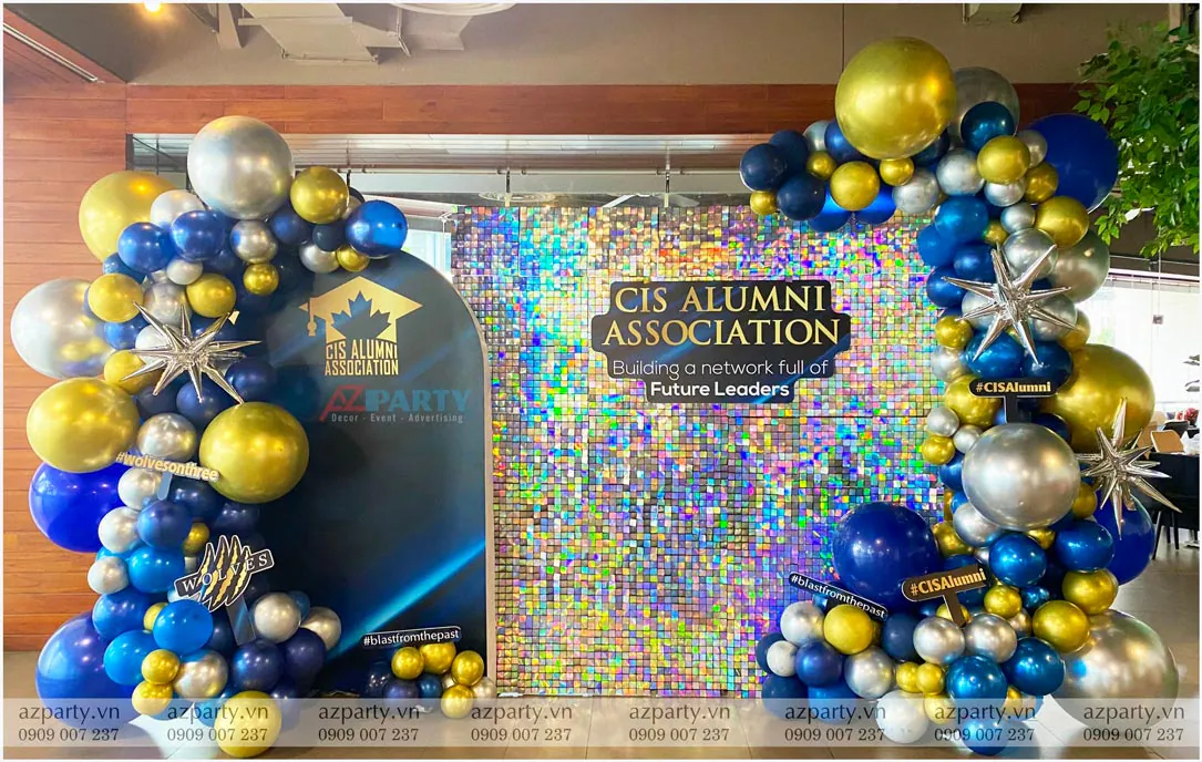 Toàn cảnh photo booth chất liệu sequin trong đêm gala dinner tại trường CIS 