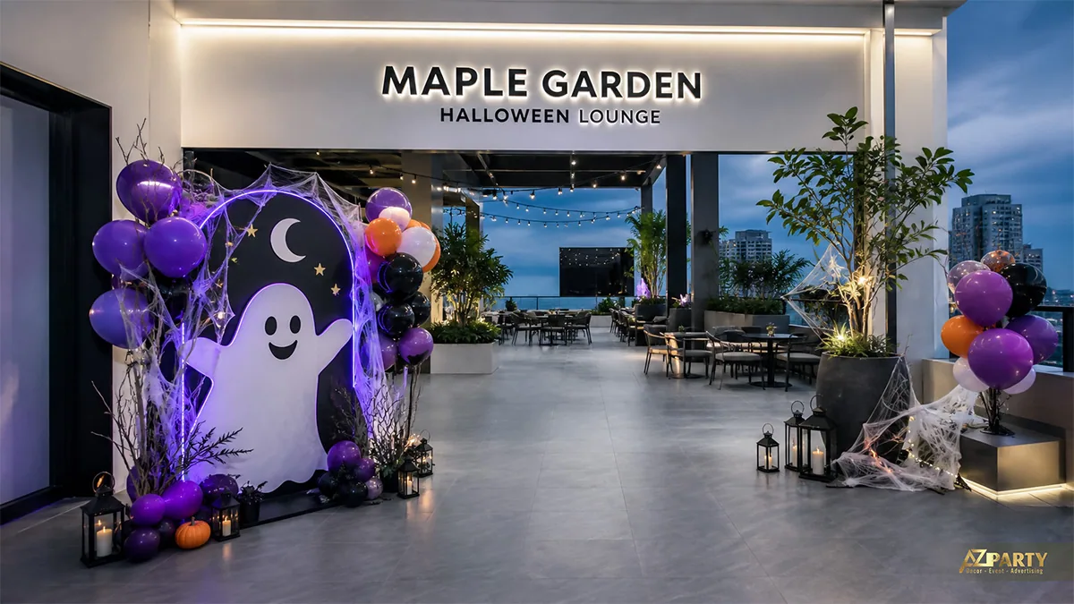 Góc check-in ma trắng tông tím tại khu lounge chung cư với đèn lồng và mạng nhện