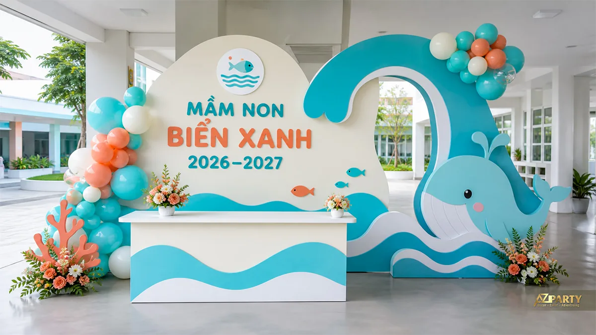 Góc check-in khai giảng mầm non Biển Xanh với cá voi, sóng biển và bóng pastel