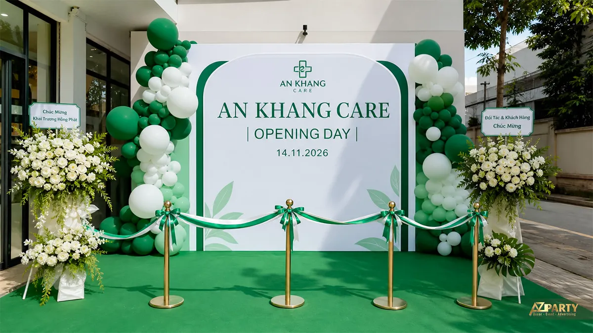 Khu check-in An Khang Care màu xanh lá cùng hoa chúc mừng