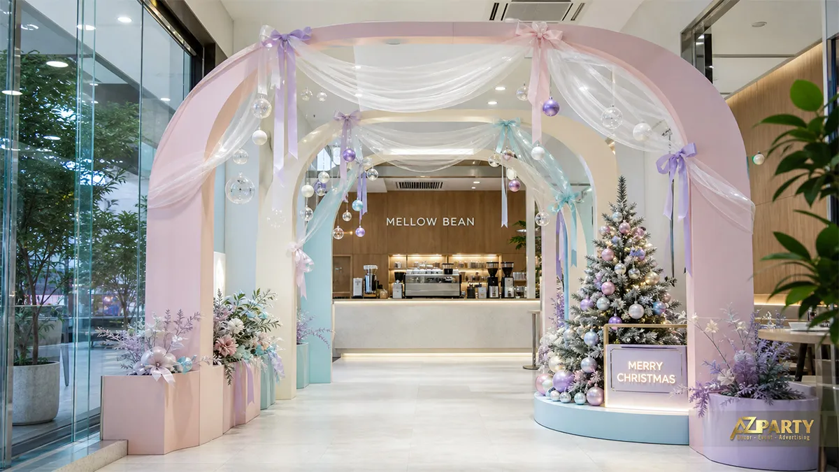 Vòm quán Mellow Bean với rèm, đồ treo pastel và cây thông