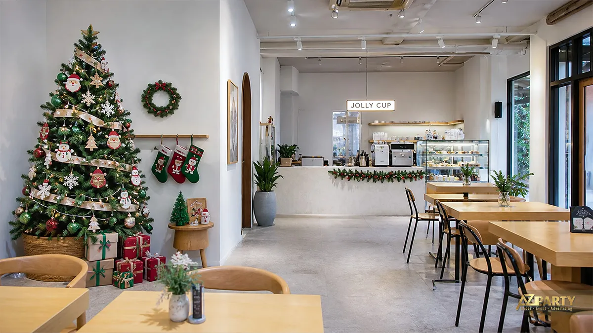 Quầy bánh sáng màu với tất Noel, vòng nguyệt quế và cây thông trang trí