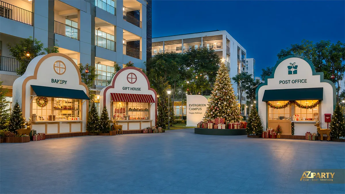 Khu làng Noel ngoài sân trường với bưu điện, quầy quà và cây thông lớn