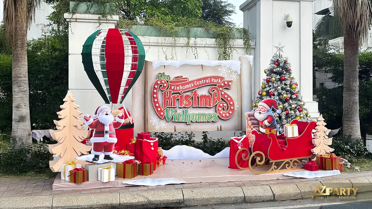 Tiểu cảnh Giáng sinh ngoài trời tại Vinhomes Central Park với ông già Noel, xe trượt tuyết, cây thông và quà tặng