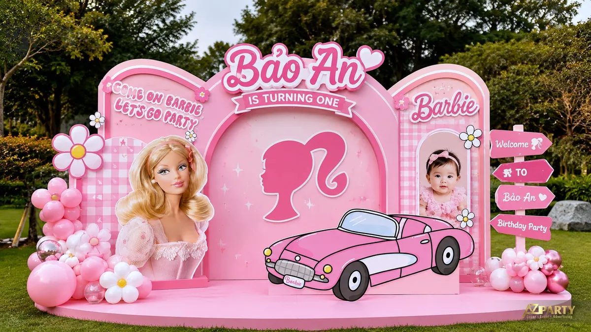 Concept Barbie bé Bảo An với xe mui trần hồng, hoa cúc và cụm bóng