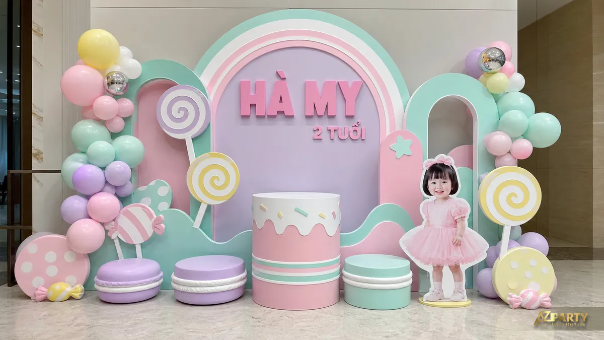 Chủ đề kẹo ngọt màu mint hồng cho bé Hà My 2 tuổi với cầu vồng và bánh macaron