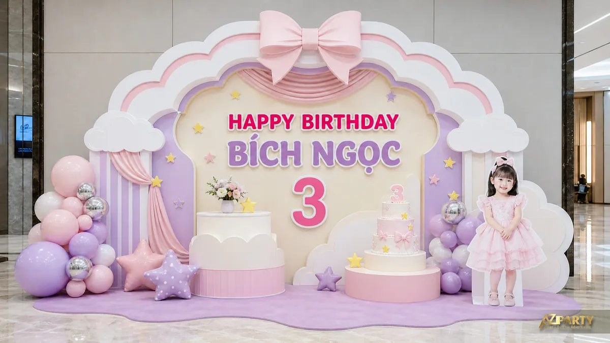 Backdrop hồng tím cho bé Bích Ngọc 3 tuổi với nơ lớn, ngôi sao và bục bánh nhiều tầng