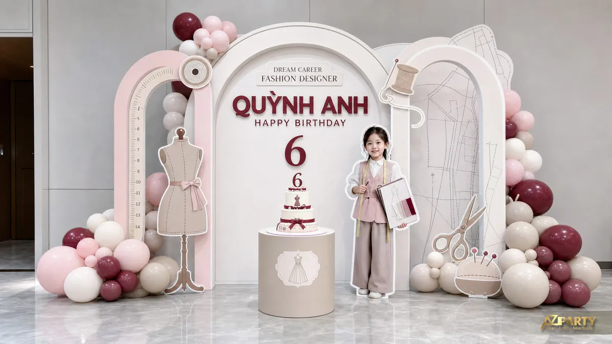 Góc may đo cho bé Quỳnh Anh 6 tuổi với mannequin, kéo, thước dây và bản phác thảo