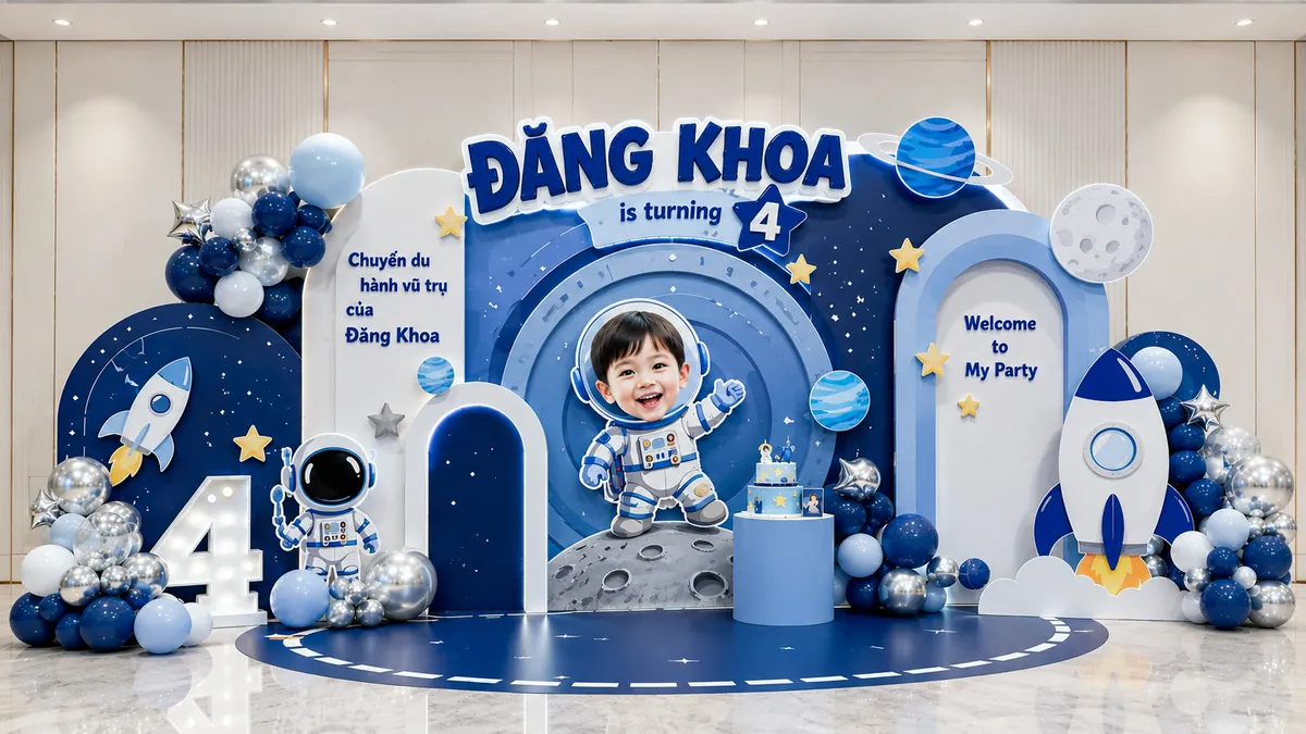 Góc tiệc xanh dương chủ đề phi hành gia, tên Đăng Khoa và mô hình tên lửa