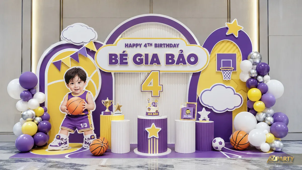 Chủ đề bóng rổ tím vàng với tên Bé Gia Bảo, số 4 và cụm bóng hai bên