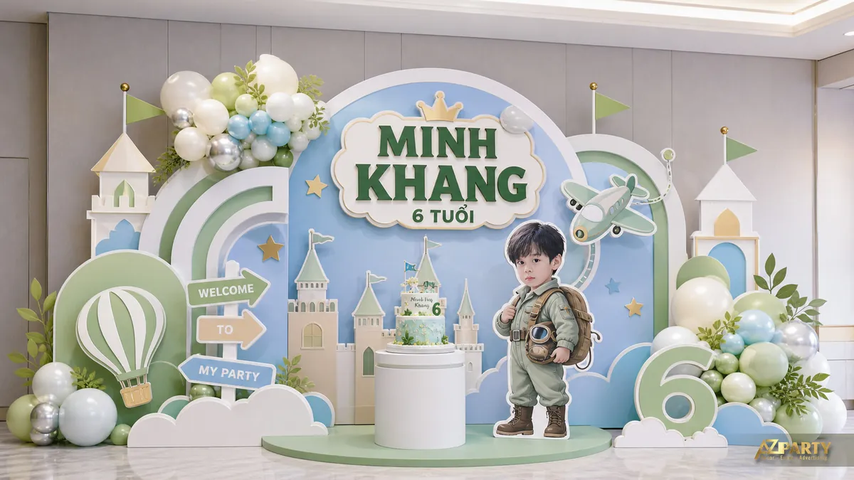 Mẫu lâu đài xanh mint cho bé Minh Khang 6 tuổi với khinh khí cầu, mây và cụm bóng pastel