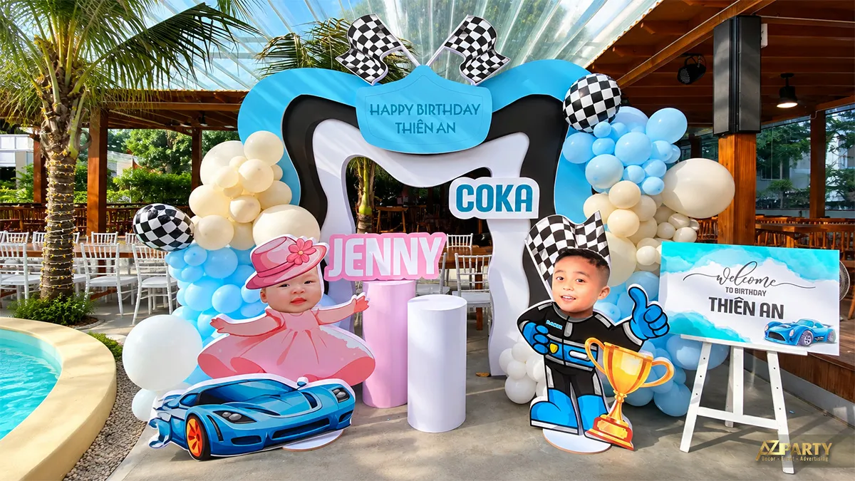 Backdrop đường đua với bóng xanh kem và hai hình nhân vật ở phía trước