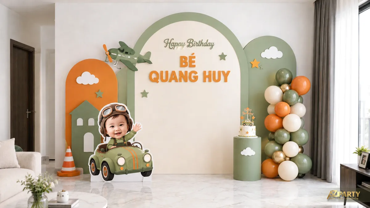 Mẫu sinh nhật Quang Huy với xe hơi xanh, khung vòm cam và cụm bóng pastel