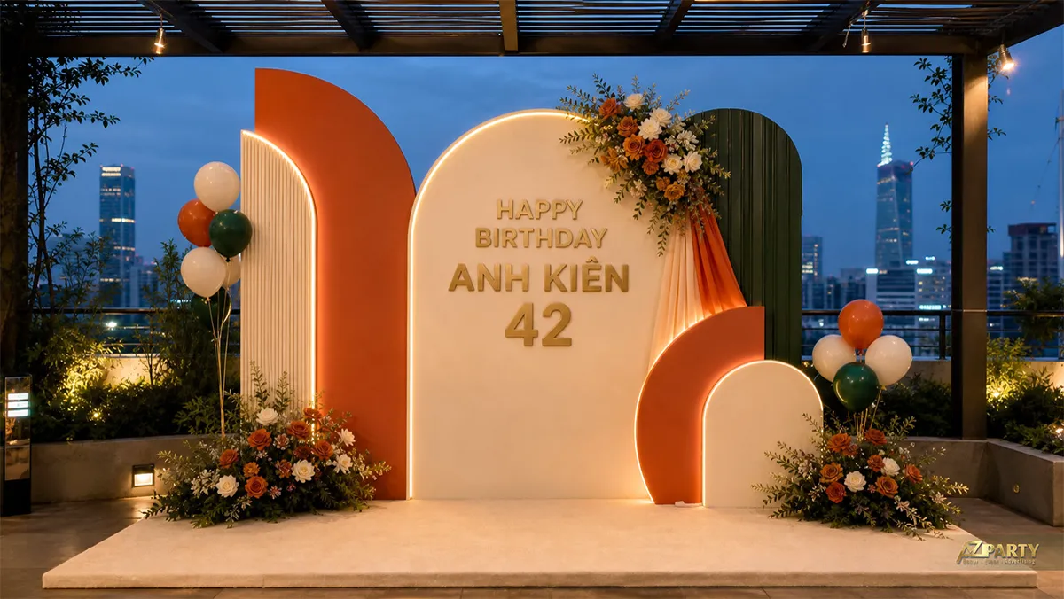 Không gian sinh nhật anh Kiên 42 tuổi màu cam kem ngoài trời