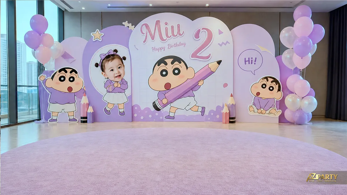 Góc tiệc Shin màu tím pastel với gia đình và nhóm bạn