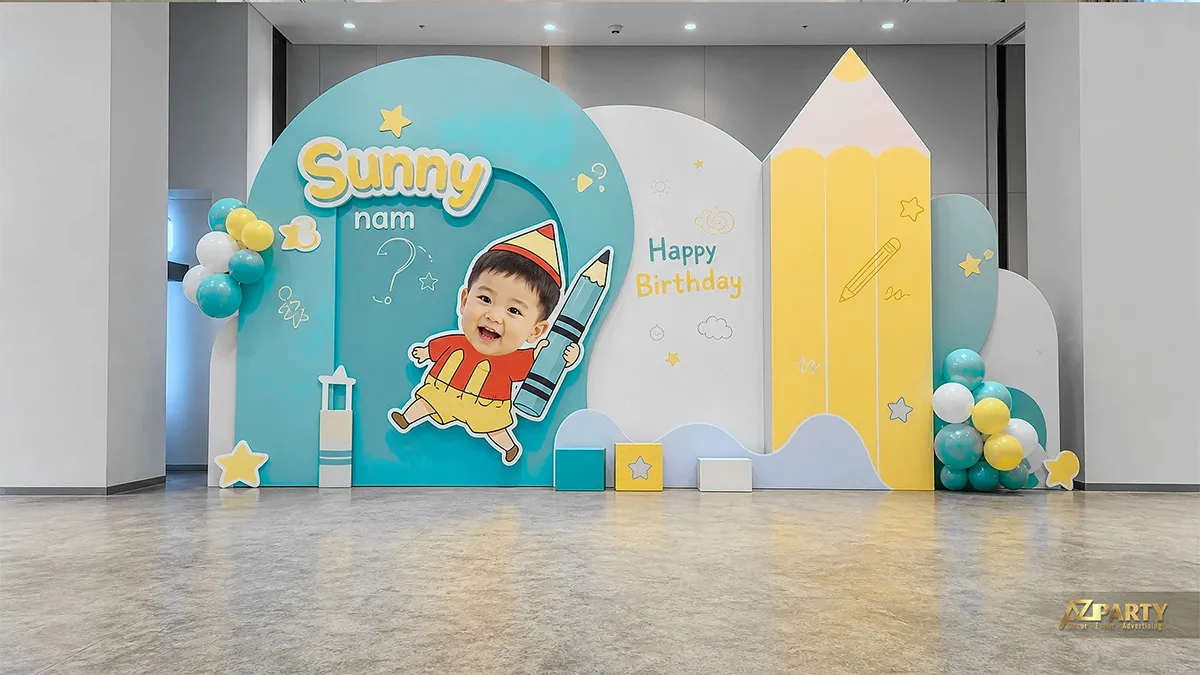 Backdrop Shin xanh mint cam với khoảng đứng rộng ở giữa