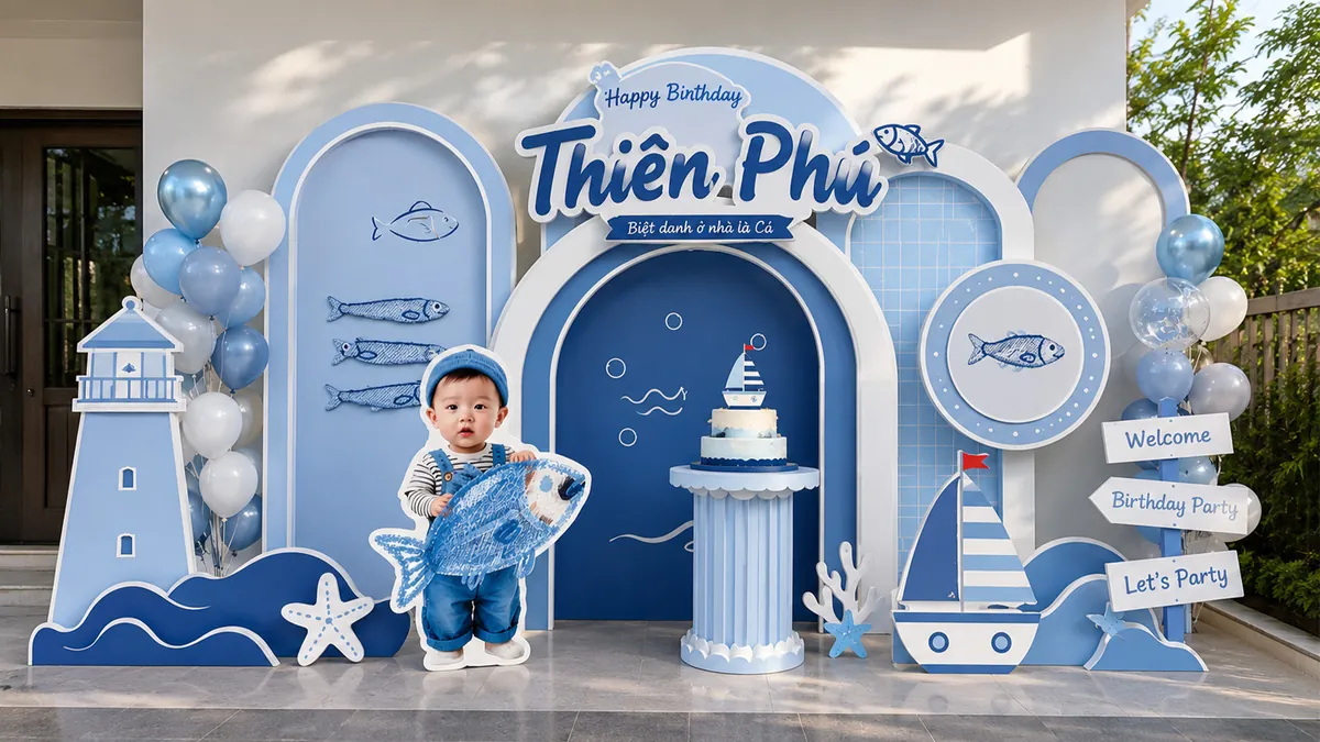 Góc tiệc xanh biển có hải đăng, thuyền, mây và bàn bánh