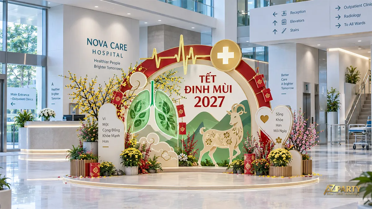 Tiểu cảnh Tết quy mô lớn ở sảnh bệnh viện với cổng tròn, biểu tượng phổi và hình dê