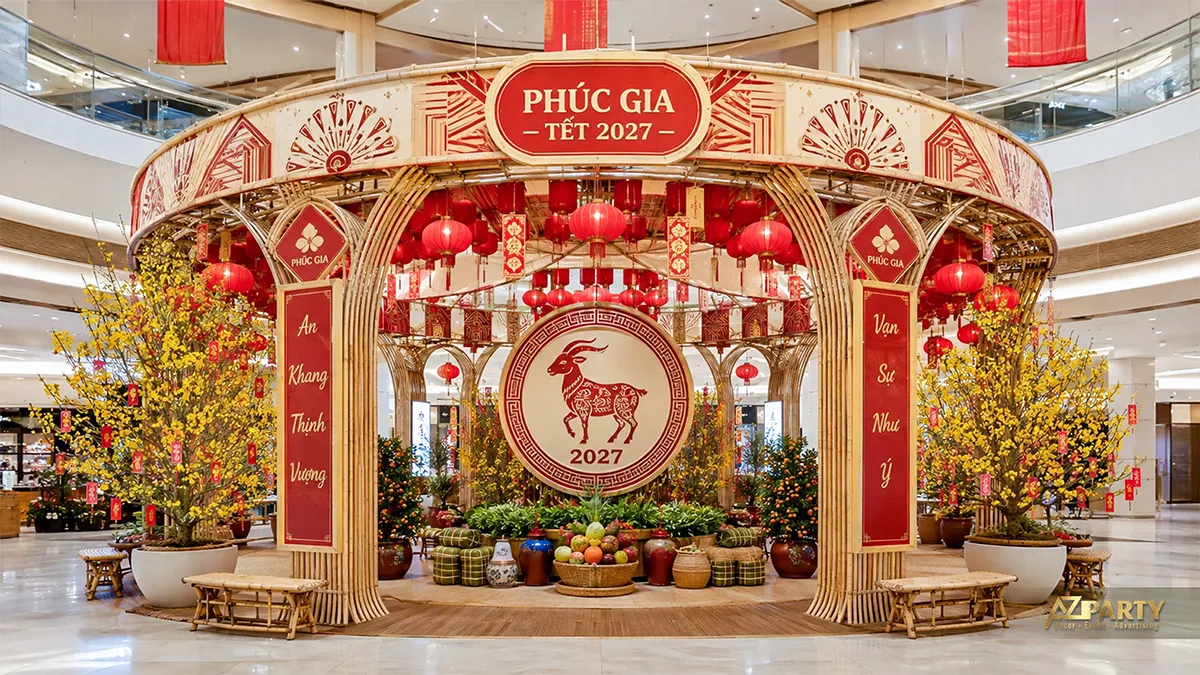 Tiểu cảnh Tết quy mô lớn tại trung tâm thương mại Phúc Gia với cổng tre, đèn lồng và huy hiệu dê