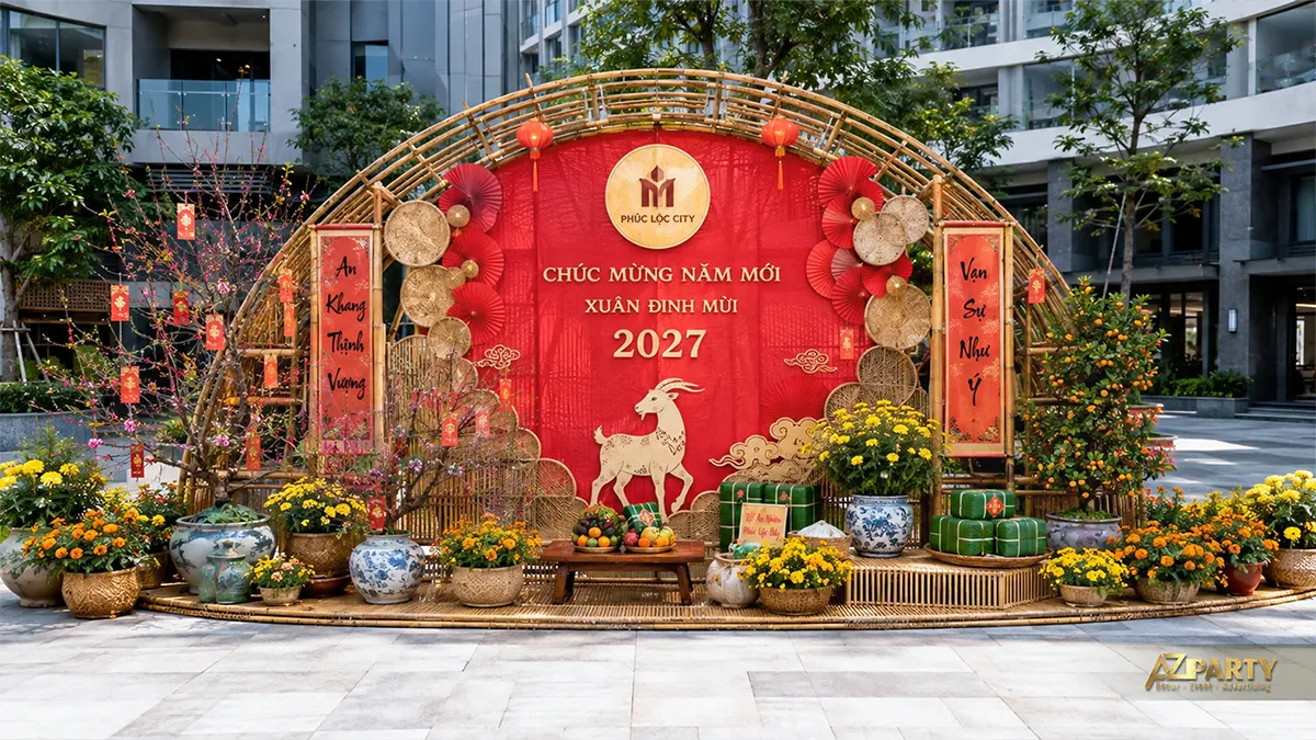 Backdrop Tết ngoài trời tại Phúc Lộc City với vòm tre, linh vật dê, hoa cúc, cây quất và bánh chưng