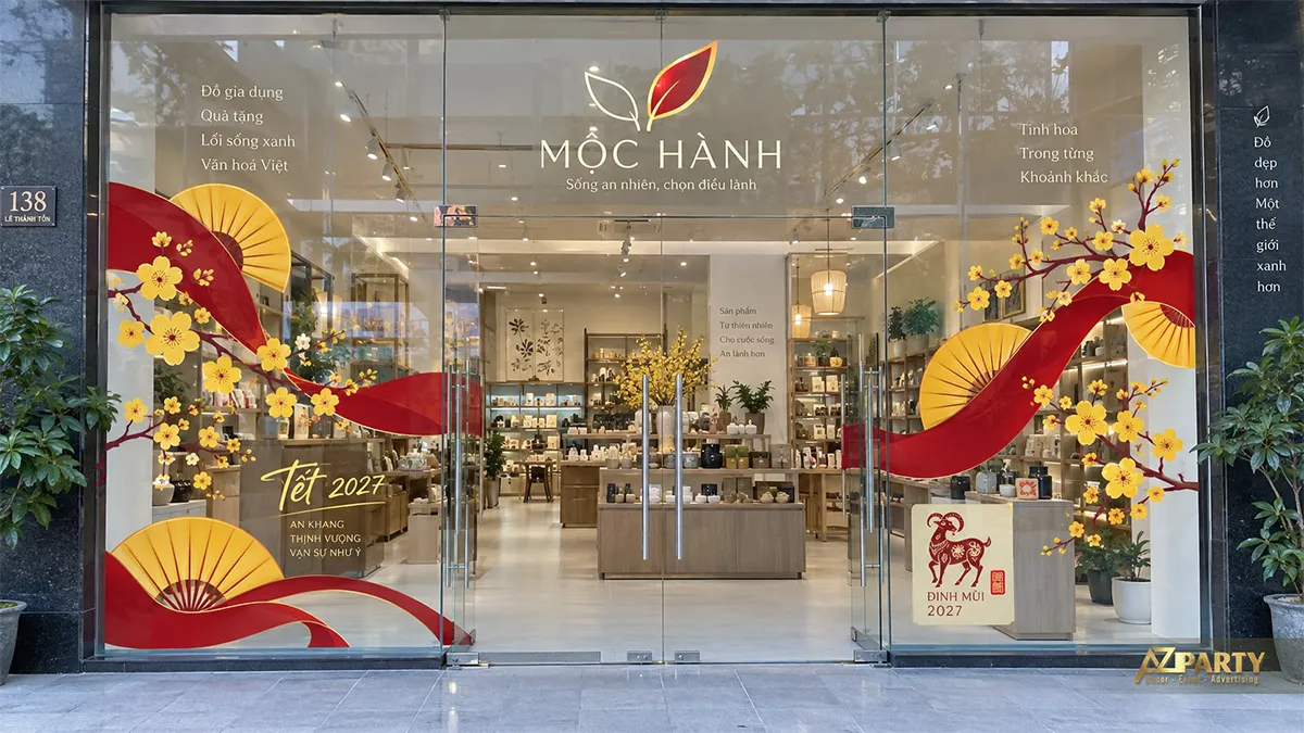 Cửa kính Mộc Hành dán hoa vàng và dải đỏ